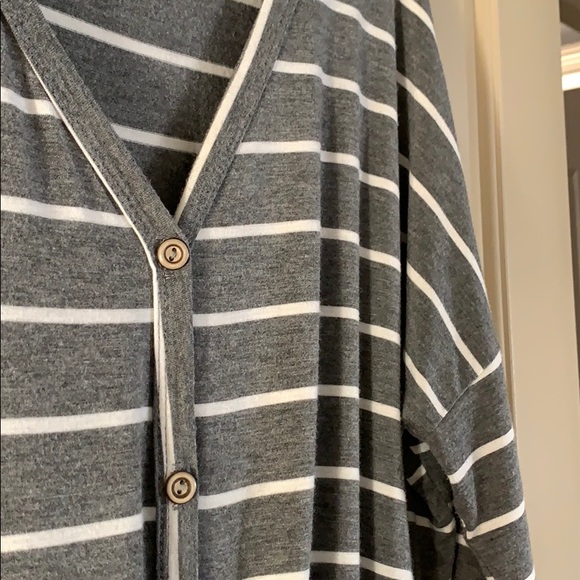 ♡ *GREY* White Birch Front Tie Shirt - Picture 7 of 8